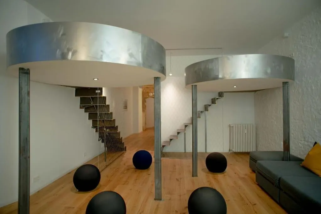 Spacious Apartment In Kreuzberg Berlim