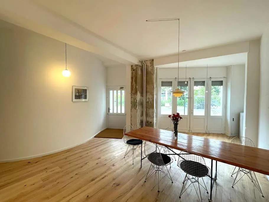 Spacious Apartment In Kreuzberg Berlim